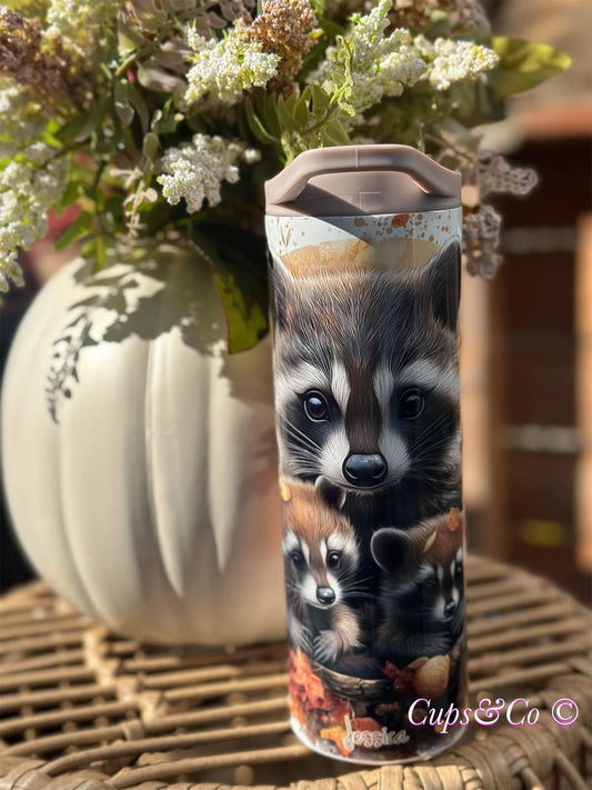Famille de ratons laveurs d'automne
