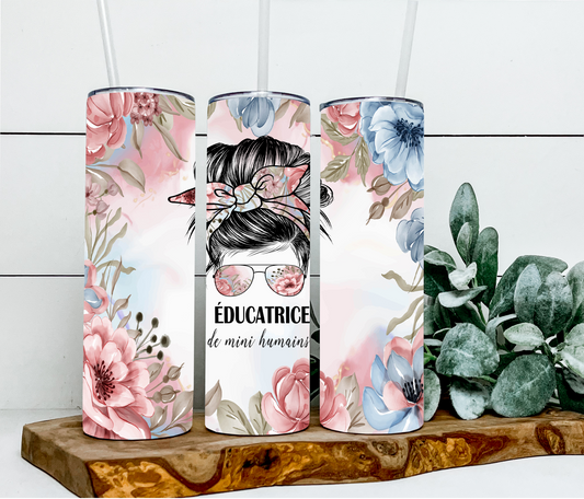 Éducatrice de mini humains