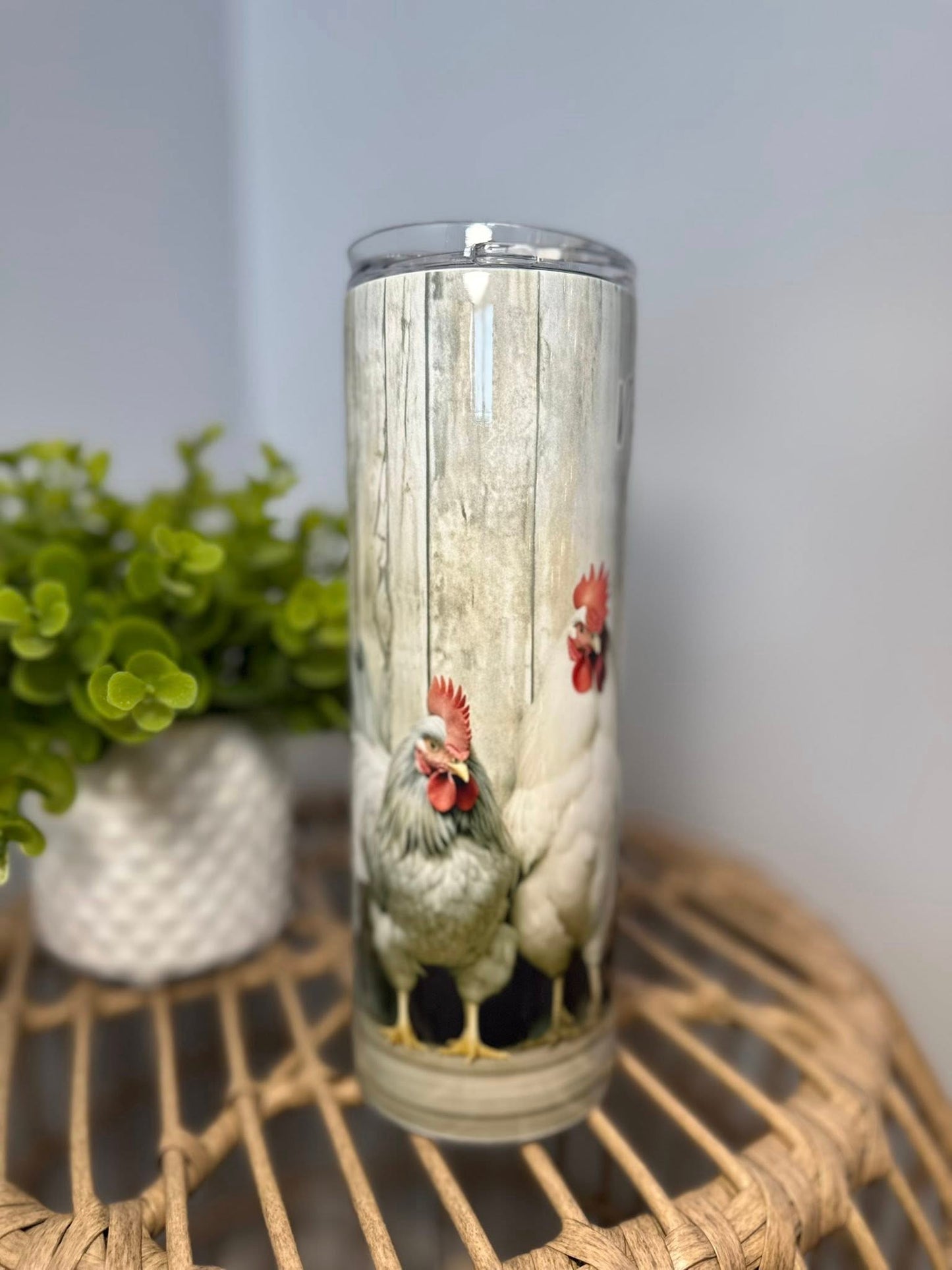 Poules avec fonds de bois